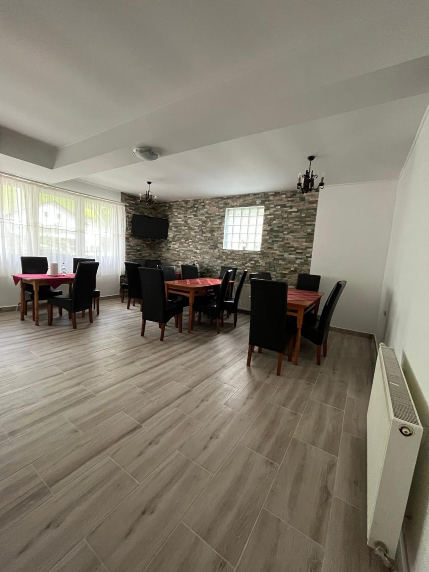 Отель Casuta De Langa Padure Моечиу-де-Сус Экстерьер фото