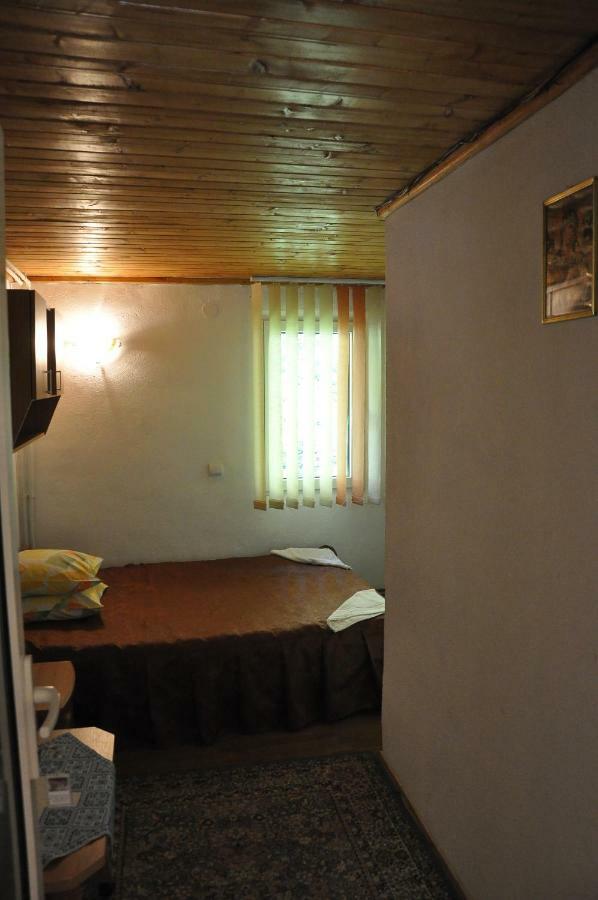 Отель Casuta De Langa Padure Моечиу-де-Сус Экстерьер фото