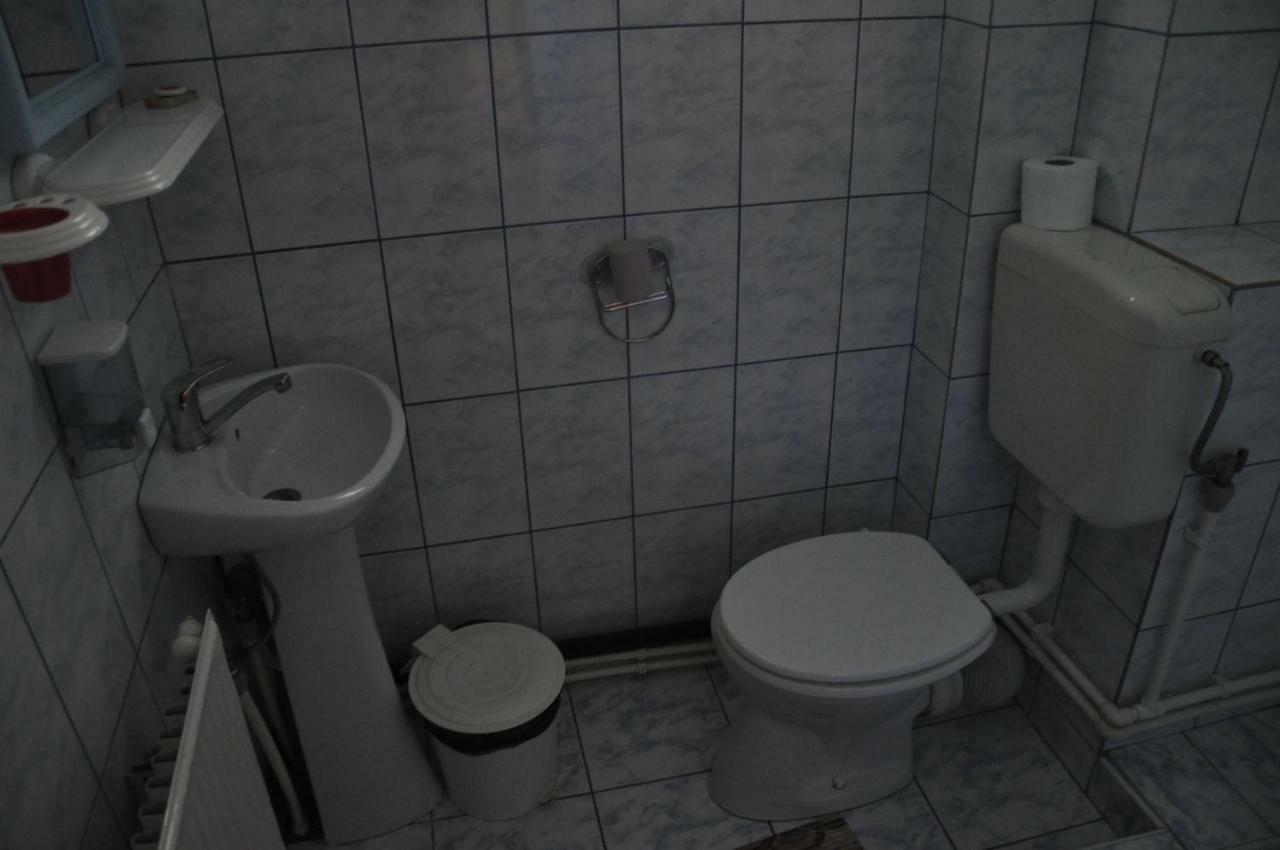 Отель Casuta De Langa Padure Моечиу-де-Сус Экстерьер фото